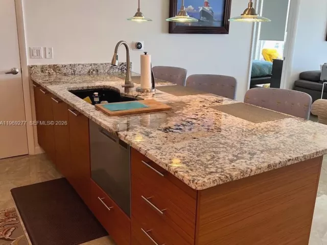 2-bedroom condo for rent in Miami - 50 Biscayne Blvd 3508 - MondialRealty