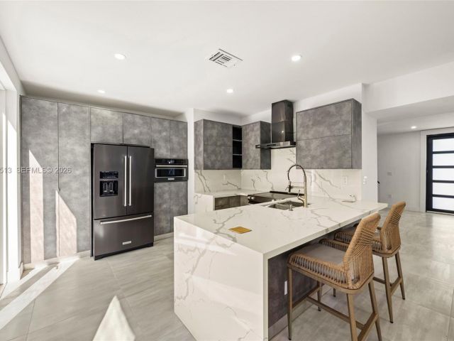 Home for rent at 3166 Royal Palm Ave - photo 7469384