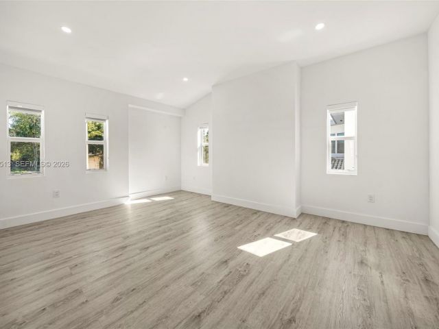 Home for rent at 3166 Royal Palm Ave - photo 7469392