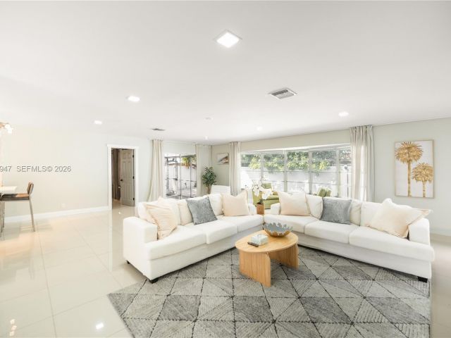 Home for rent at 2121 NE 62nd St - photo 7483651