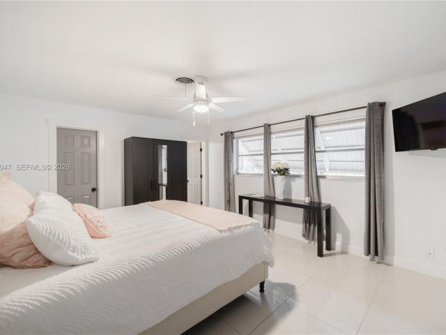 Home for rent at 2121 NE 62nd St - photo 7483659