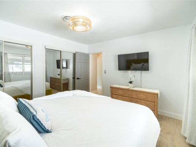 Home for rent at 2121 NE 62nd St - photo 7483665