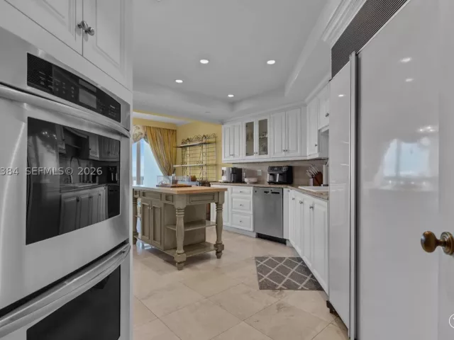 5-bedroom condo for sale in Aventura - 3000 Island Blvd 2902 - MondialRealty