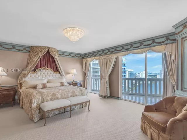 5-bedroom condo for sale in Aventura - 3000 Island Blvd 2902 - MondialRealty