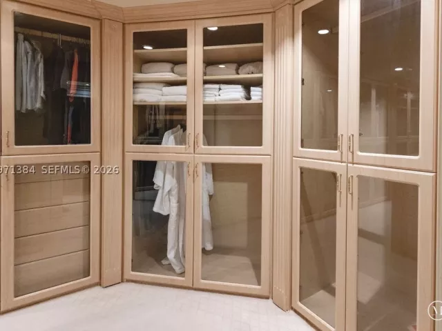 5-bedroom condo for sale in Aventura - 3000 Island Blvd 2902 - MondialRealty
