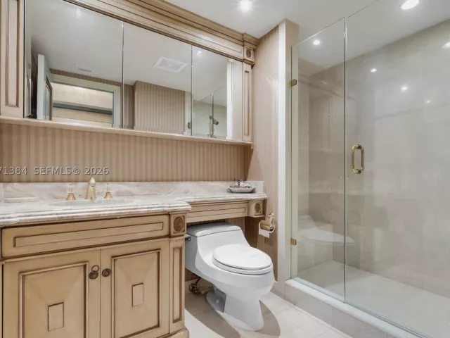 5-bedroom condo for sale in Aventura - 3000 Island Blvd 2902 - MondialRealty