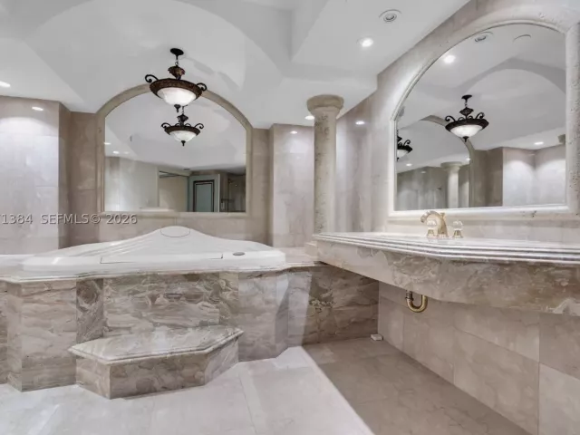 5-bedroom condo for sale in Aventura - 3000 Island Blvd 2902 - MondialRealty
