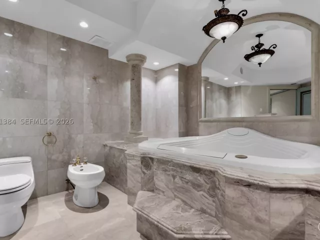 5-bedroom condo for sale in Aventura - 3000 Island Blvd 2902 - MondialRealty