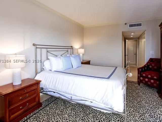5-bedroom condo for sale in Aventura - 3000 Island Blvd 2902 - MondialRealty