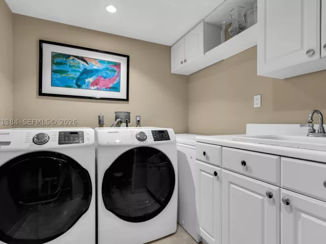 5-bedroom condo for sale in Aventura - 3000 Island Blvd 2902 - MondialRealty