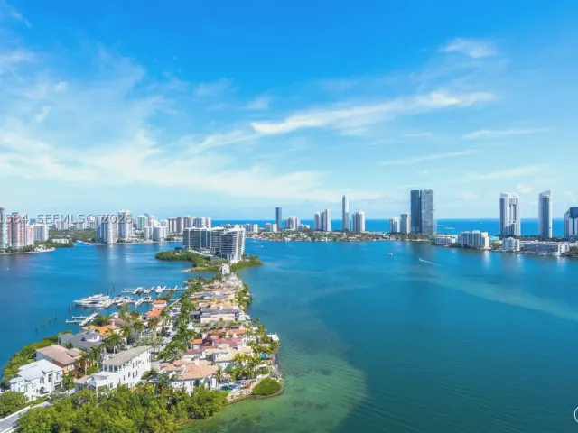 5-bedroom condo for sale in Aventura - 3000 Island Blvd 2902 - MondialRealty