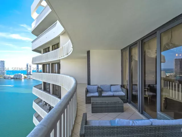 5-bedroom condo for sale in Aventura - 3000 Island Blvd 2902 - MondialRealty