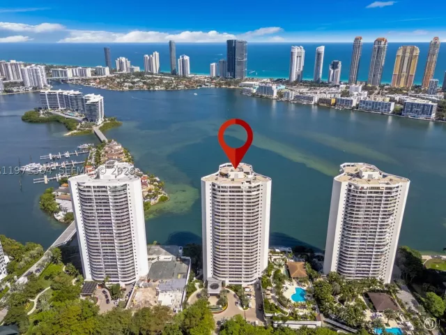 5-bedroom condo for sale in Aventura - 3000 Island Blvd 2902 - MondialRealty