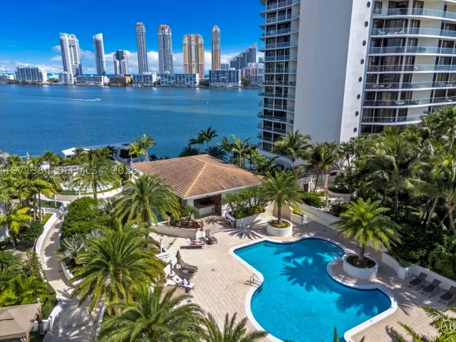 5-bedroom condo for sale in Aventura - 3000 Island Blvd 2902 - MondialRealty