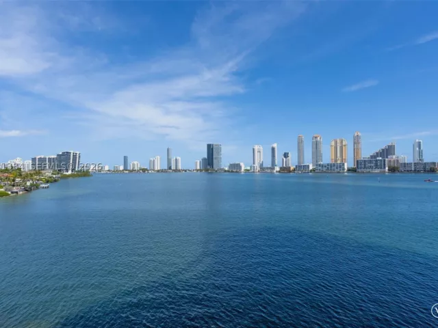 5-bedroom condo for sale in Aventura - 3000 Island Blvd 2902 - MondialRealty