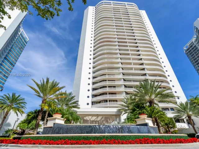 5-bedroom condo for sale in Aventura - 3000 Island Blvd 2902 - MondialRealty