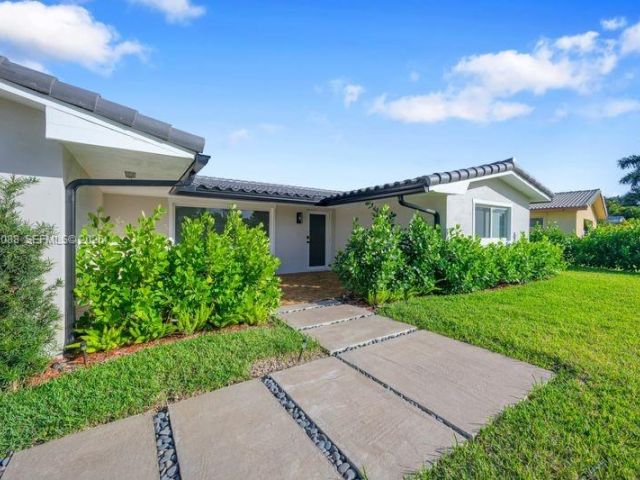 Home for sale at 1810 SW 6th Ave - photo 7478742