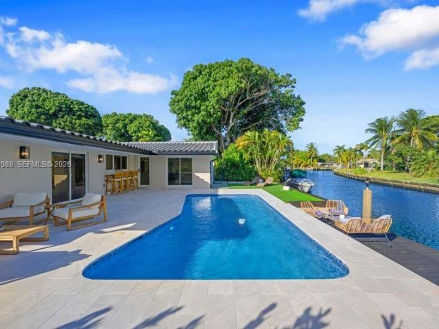 Home for sale at 1810 SW 6th Ave - photo 7478745