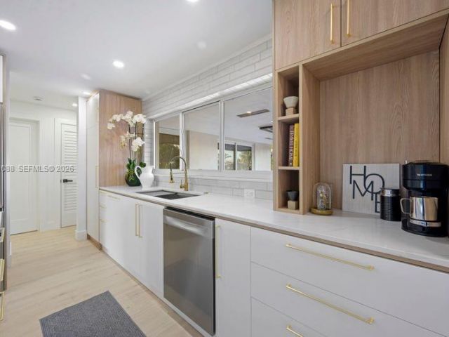 Home for sale at 1810 SW 6th Ave - photo 7478753