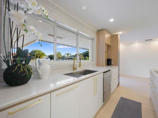 Home for sale at 1810 SW 6th Ave - photo 7478754