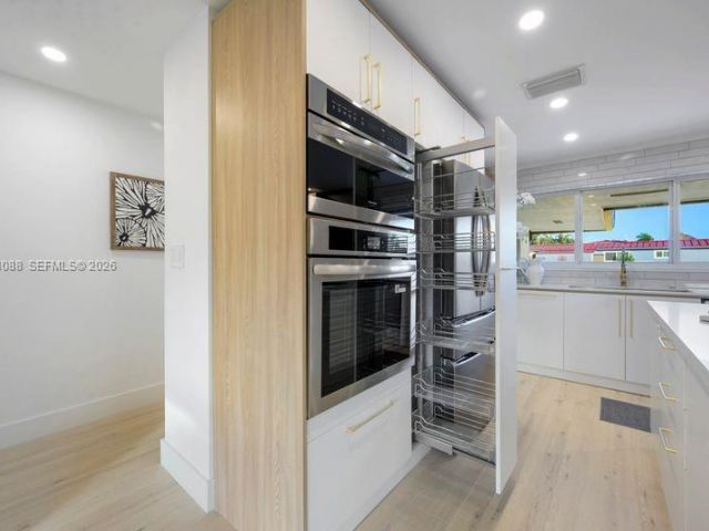 Home for sale at 1810 SW 6th Ave - photo 7478755