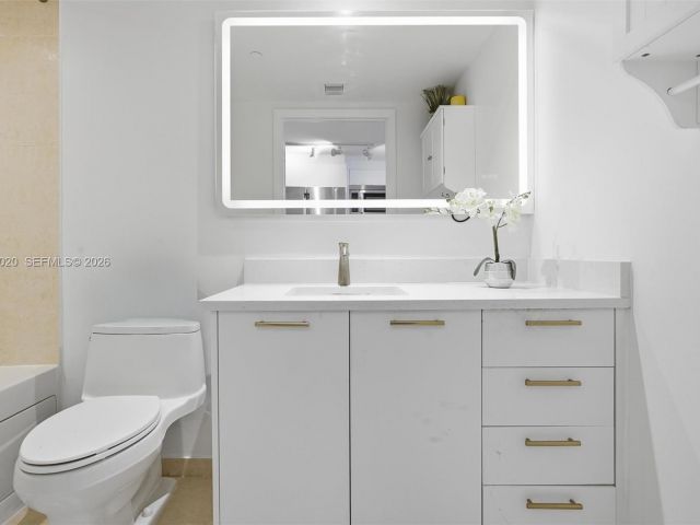 condo for sale in Miami - 50 Biscayne Blvd 1909 - MondialRealty