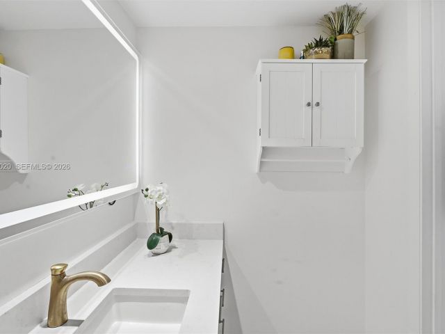 condo for sale in Miami - 50 Biscayne Blvd 1909 - MondialRealty