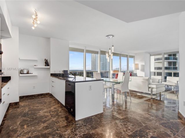 Apartment for rent  Unit #1908 - photo 7499732