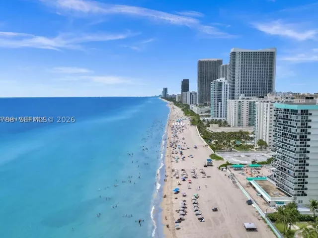 1-bedroom condo for sale in Hollywood - 3725 S Ocean Dr 620 - MondialRealty
