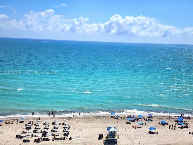 1-bedroom condo for sale in Hollywood - 3725 S Ocean Dr 620 - MondialRealty