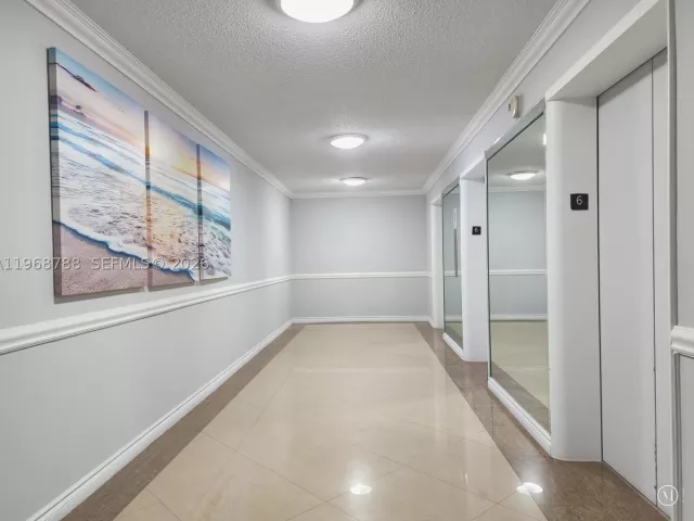 1-bedroom condo for sale in Hollywood - 3725 S Ocean Dr 620 - MondialRealty