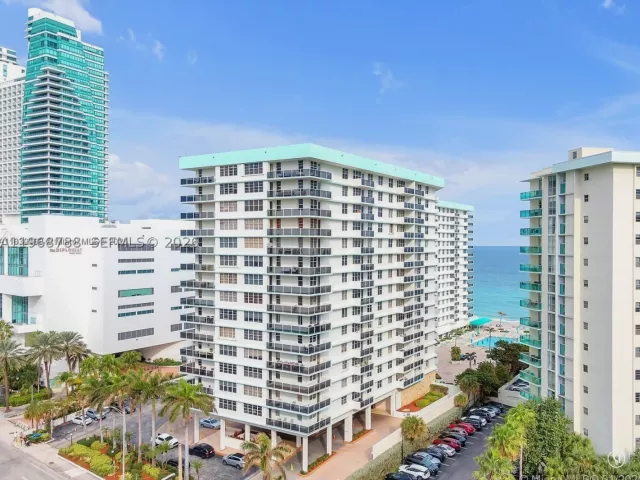 1-bedroom condo for sale in Hollywood - 3725 S Ocean Dr 620 - MondialRealty