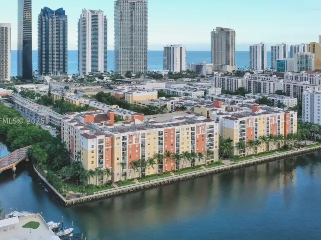 2-bedroom condo for sale in Sunny Isles Beach - 17150 N Bay Rd 2911 - MondialRealty