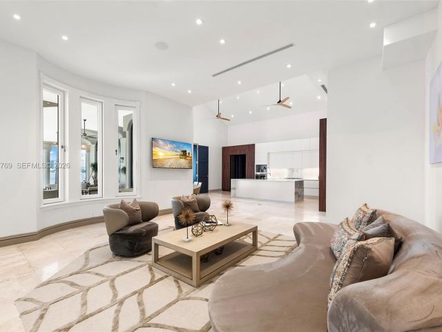 Home for rent at 432 S Hibiscus Dr - photo 7469364