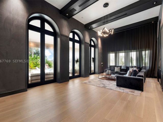5-bedroom home for rent in Miami Beach - 432 S Hibiscus Dr - MondialRealty