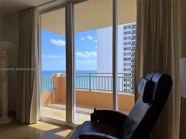 Apartment for sale  Unit #LPH05 - photo 7498347