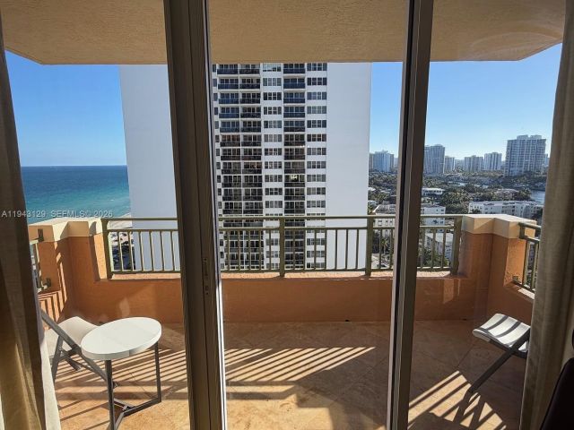 Apartment for sale  Unit #LPH05 - photo 7498348