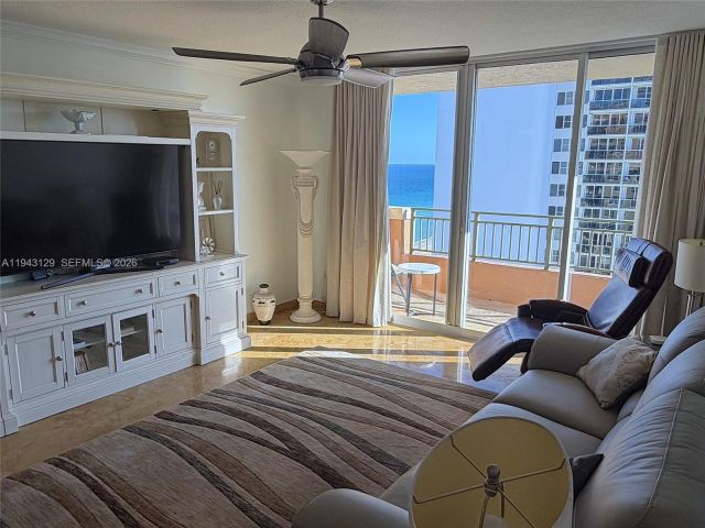 Apartment for sale  Unit #LPH05 - photo 7498349