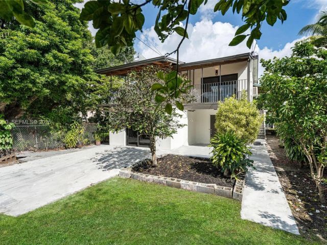 Home for sale at 1523 NW 38th St - photo 7517006