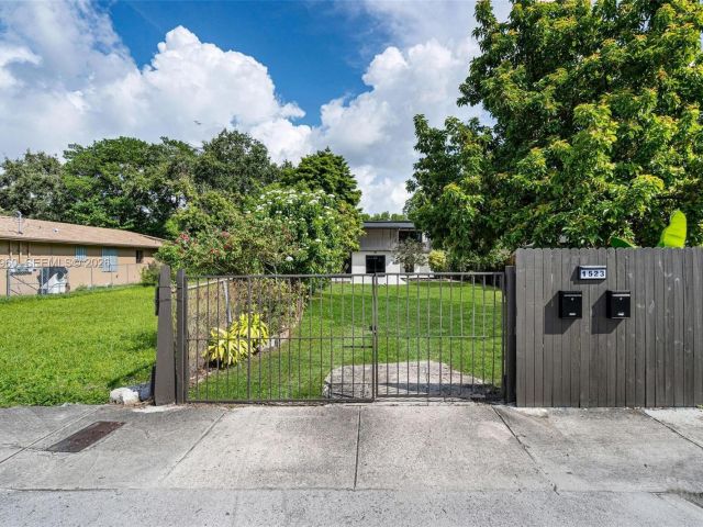 Home for sale at 1523 NW 38th St - photo 7517007