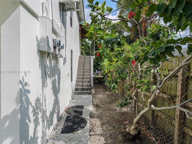 Home for sale at 1523 NW 38th St - photo 7517016