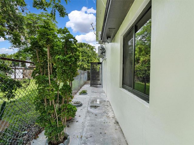 Home for sale at 1523 NW 38th St - photo 7517023