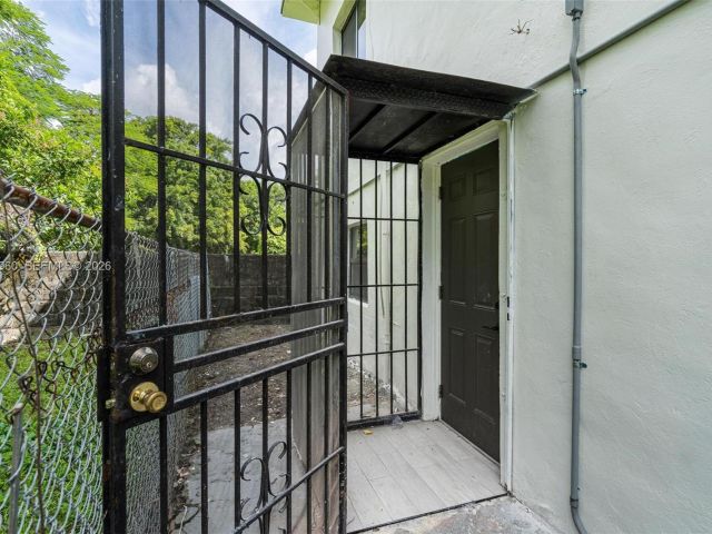 Home for sale at 1523 NW 38th St - photo 7517024