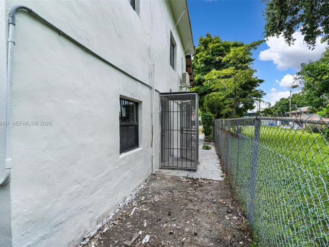 Home for sale at 1523 NW 38th St - photo 7517025