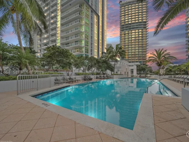 2-bedroom condo for sale in Miami - 1060 Brickell Ave 1003 - MondialRealty