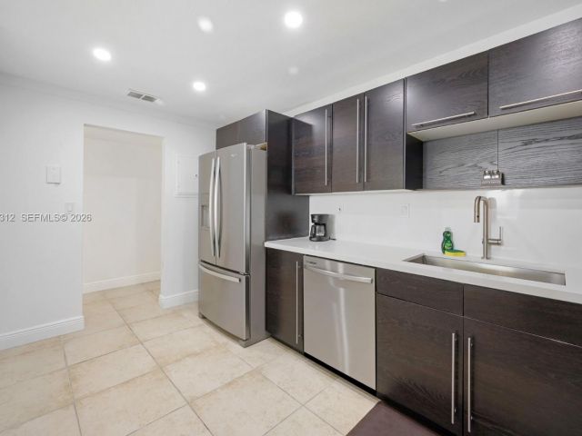 Apartment for rent  Unit #1601 - photo 7492148