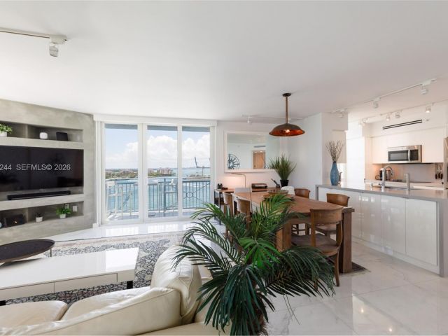 Apartment for rent  Unit #1702 - photo 7511518