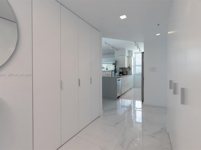 Apartment for rent  Unit #1702 - photo 7511524