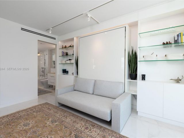 Apartment for rent  Unit #1702 - photo 7511525