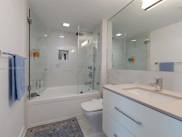 Apartment for rent  Unit #1702 - photo 7511526